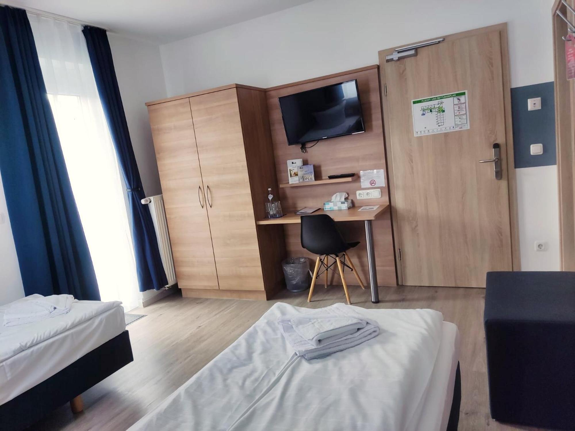Sunny Hotel Straubing Exteriör bild