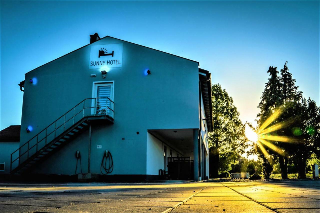 Sunny Hotel Straubing Exteriör bild