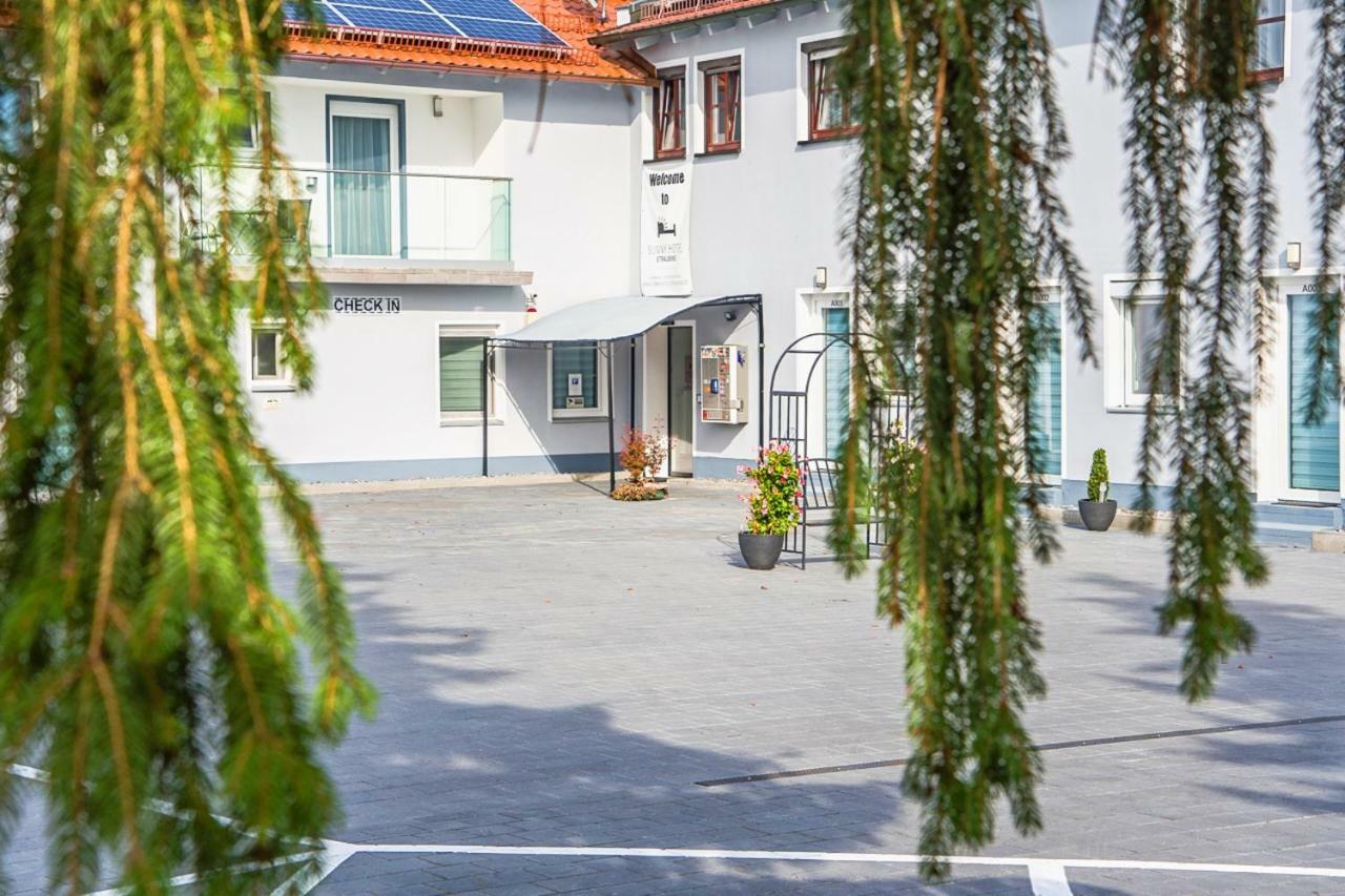 Sunny Hotel Straubing Exteriör bild